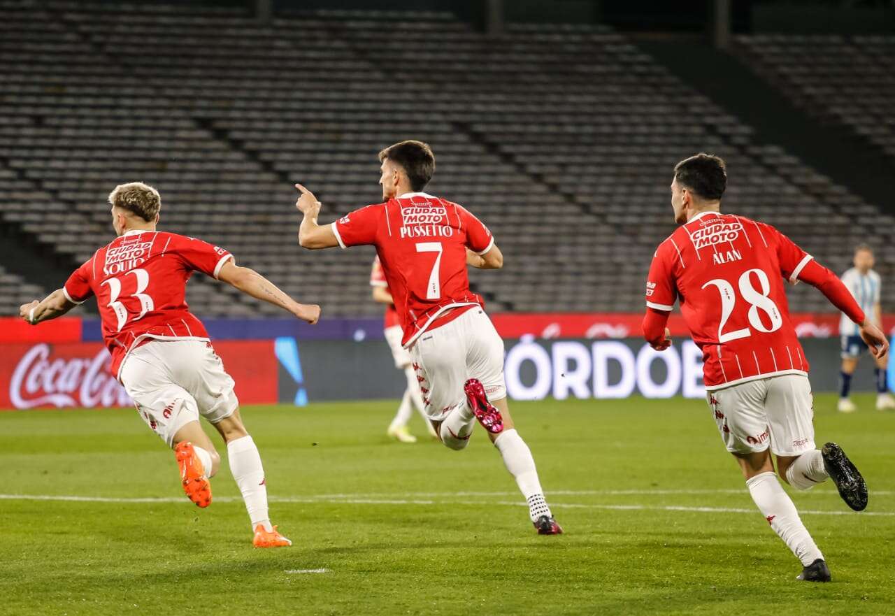 Fútbol: Huracán superó 5 a 3 a Racing y está en cuartos de final