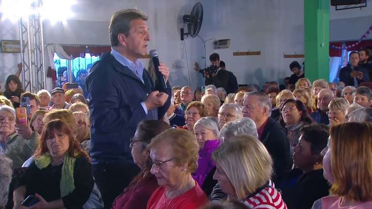 Massa anunció un refuerzo de $15.000 por tres meses para jubilados y pensionados
