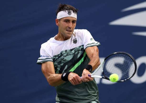 Tenis: Etcheverry venció a Svrcina y avanzó a los cuartos de final del ATP 250 de Zhuhai
