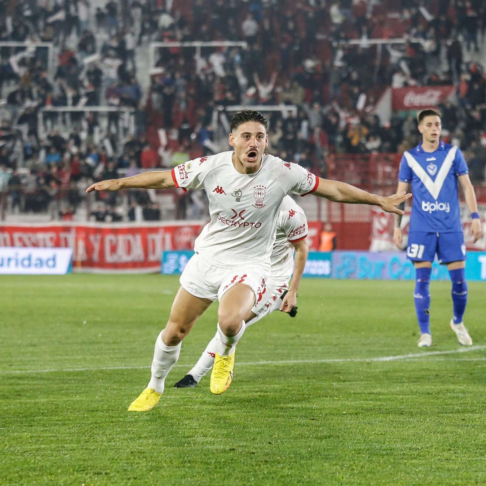 Fútbol: Huracán goleo a Vélez en un partido clave por el descenso
