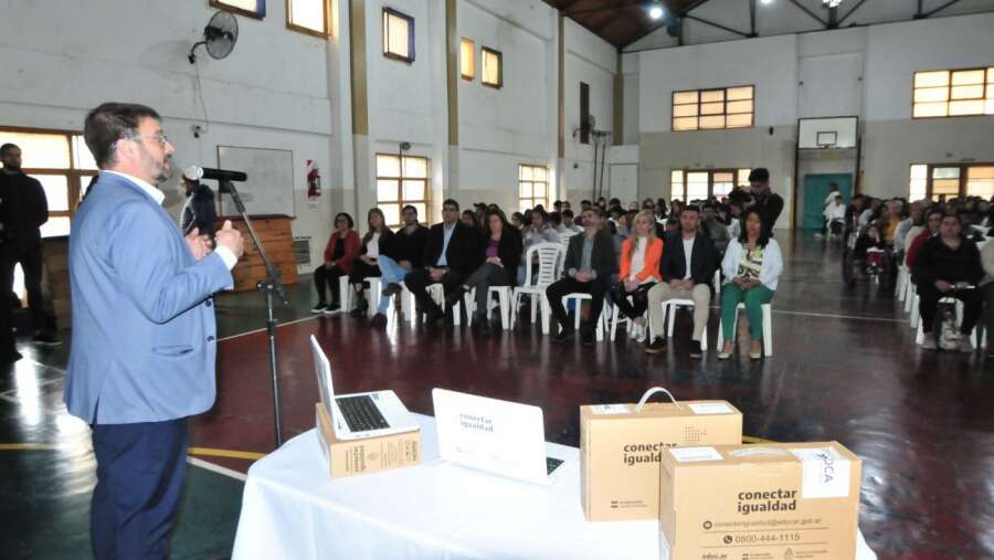 Continuaron las entregas de netbooks de Conectar Igualdad en General Pico