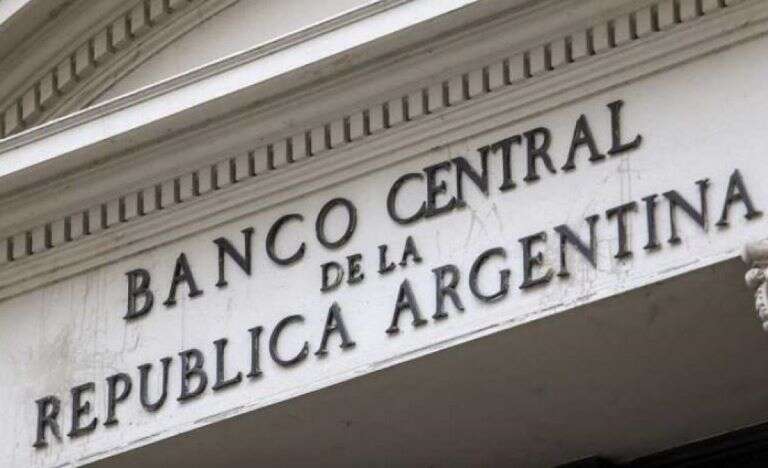 El Banco Central subió la tasa de interés al 145% anual, para tratar de frenar el desarme de plazos fijos