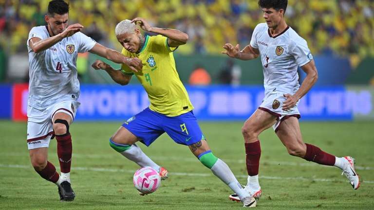 Fútbol: Venezuela dio el batacazo, le empató a Brasil con un golazo y lo bajó de la punta