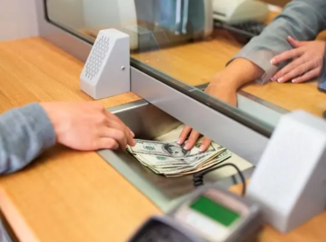 Dólar MEP y CCL: multa millonaria a un agente por no reportar operaciones sospechosas