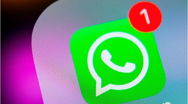 Â¿Cómo actualizo WhatsApp para tener los chats temporales y el modo oscuro?