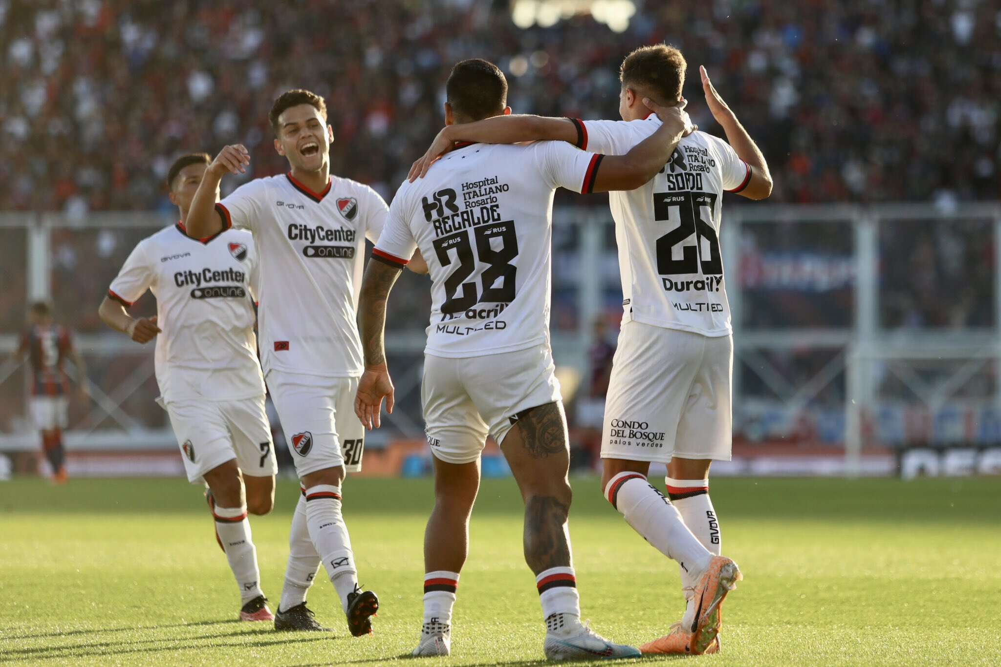 Fútbol: NewellÂ´s goleó a San Lorenzo en el Nuevo Gasómetro