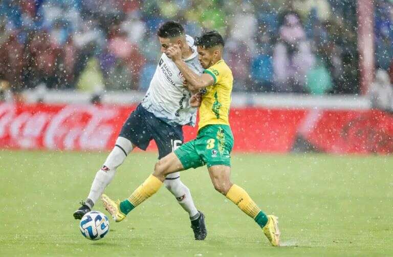 Fútbol: Defensa y Justicia recibe a Liga de Quito en busca de la hazaña que lo deposite en la final de la Copa Sudamericana