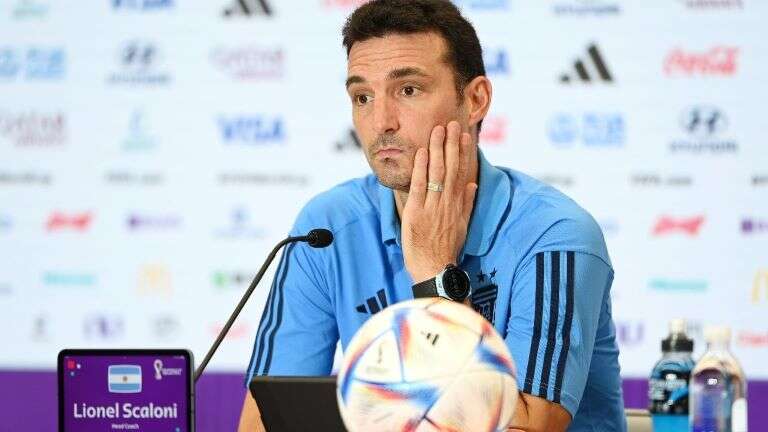 Fútbol: “Messi está todavía vigente, dejémoslo tranquilo. Sino, lo estamos retirando”, afirmó Scaloni