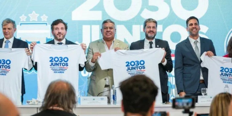 Fútbol: La Conmebol confirmó que Argentina, Uruguay y Paraguay inaugurarán el Mundial 2030