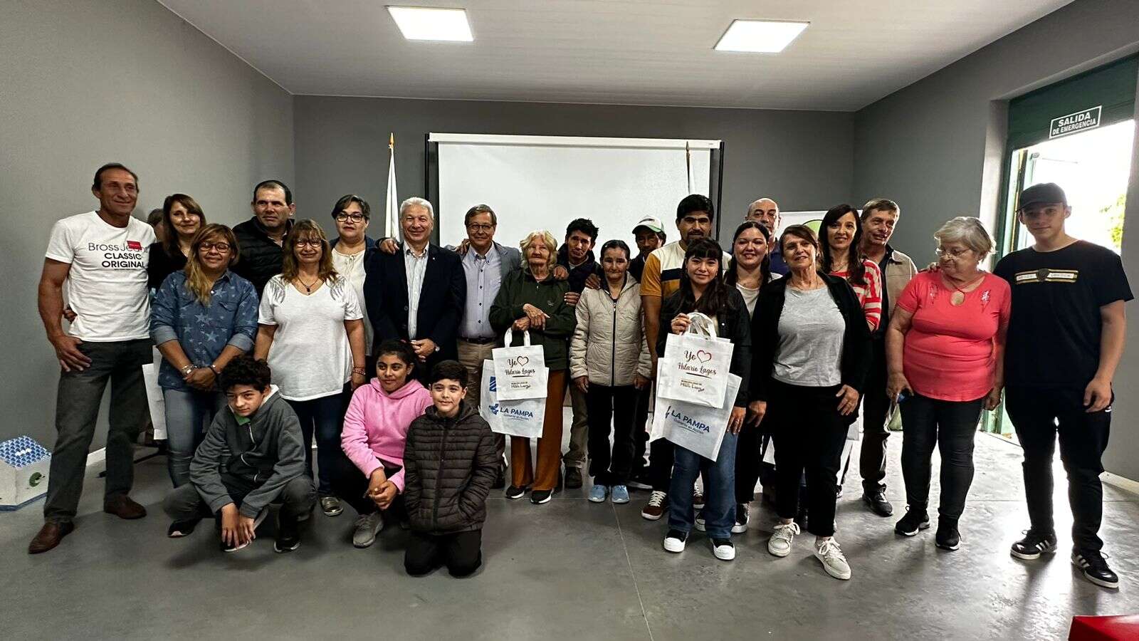 Seis familias de Hilario Lagos recibieron las llaves de sus viviendas