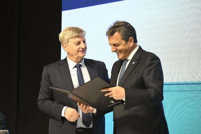 El gobernador Ziliotto y el ministro Massa firmaron el convenio que devuelve $21.585 millones a La Pampa