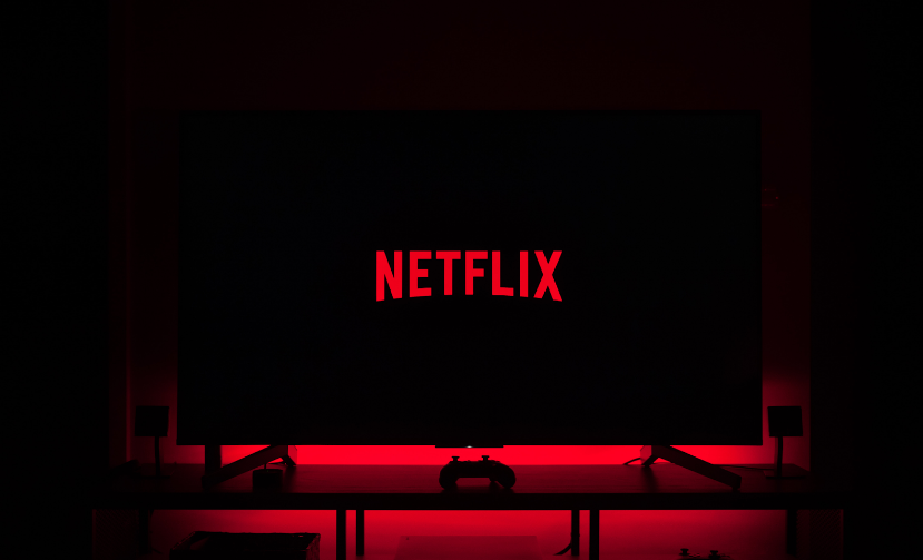 Netflix: de qué trata “Jules”, la nueva comedia que es furor en la plataforma