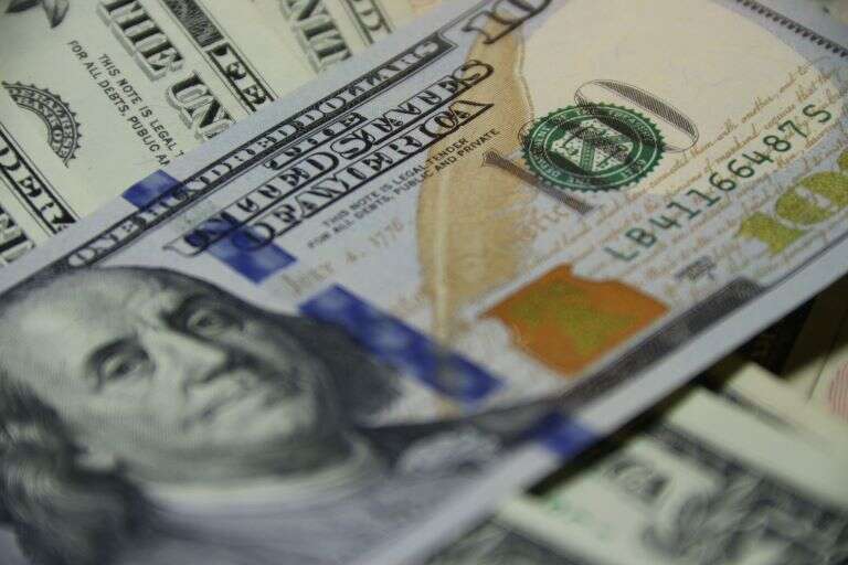 El dólar blue rebotó 35 pesos y terminó la semana como el más caro de los dólares libres