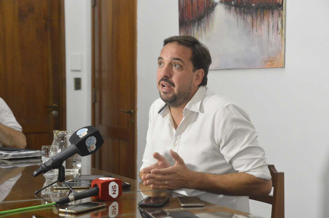 Efecto Milei: Di Nápoli achica en un 25% la planta de funcionarios municipales