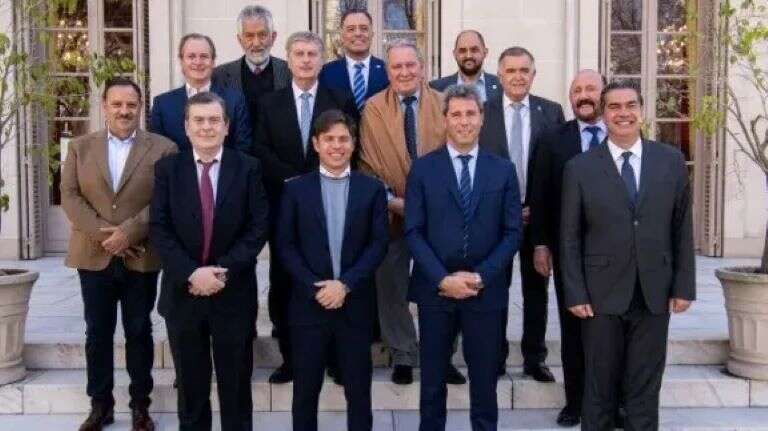 Massa garantizó a gobernadores plata para pagar sueldos y aguinaldos de diciembre
