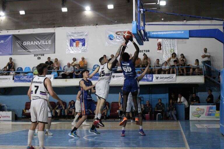 Básquetbol: Pico FBC aplastó a Pergamino y sigue en la pelea por el primer lugar de la Conferencia Sur de la Liga Argentina