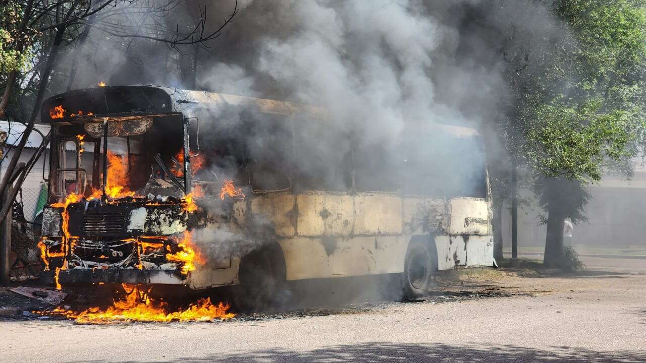 General Pico: Un colectivo ardió en llamas