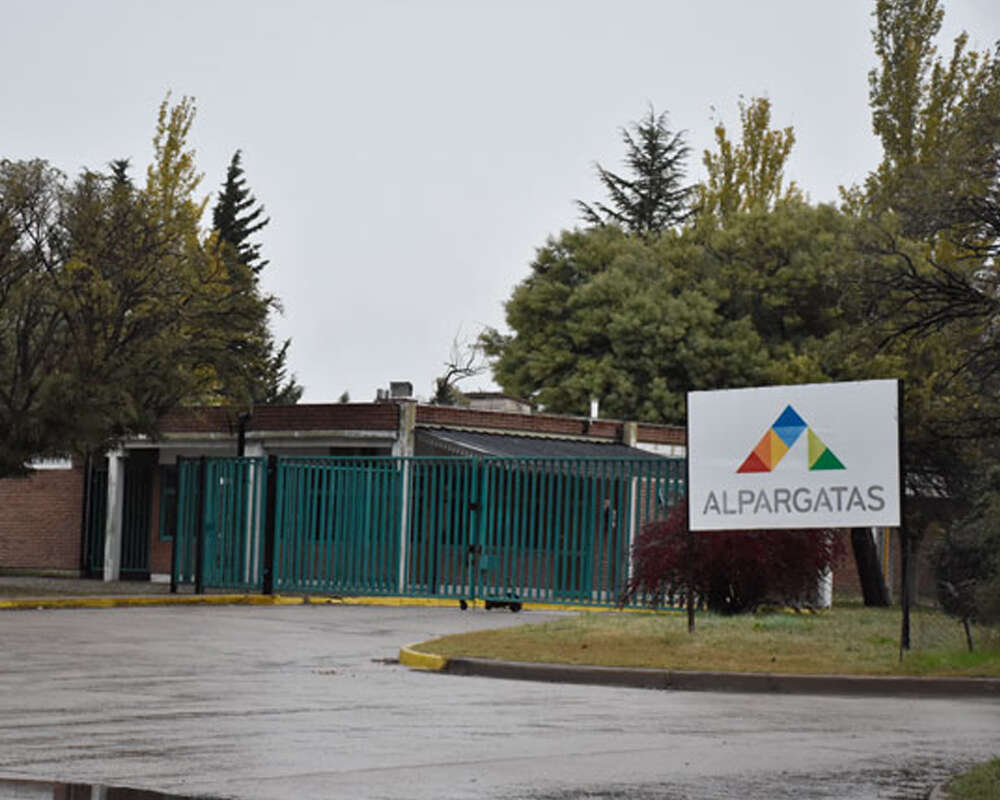 Condenan a la empresa Alpargatas a indemnizar a un trabajador por daño moral y persecución