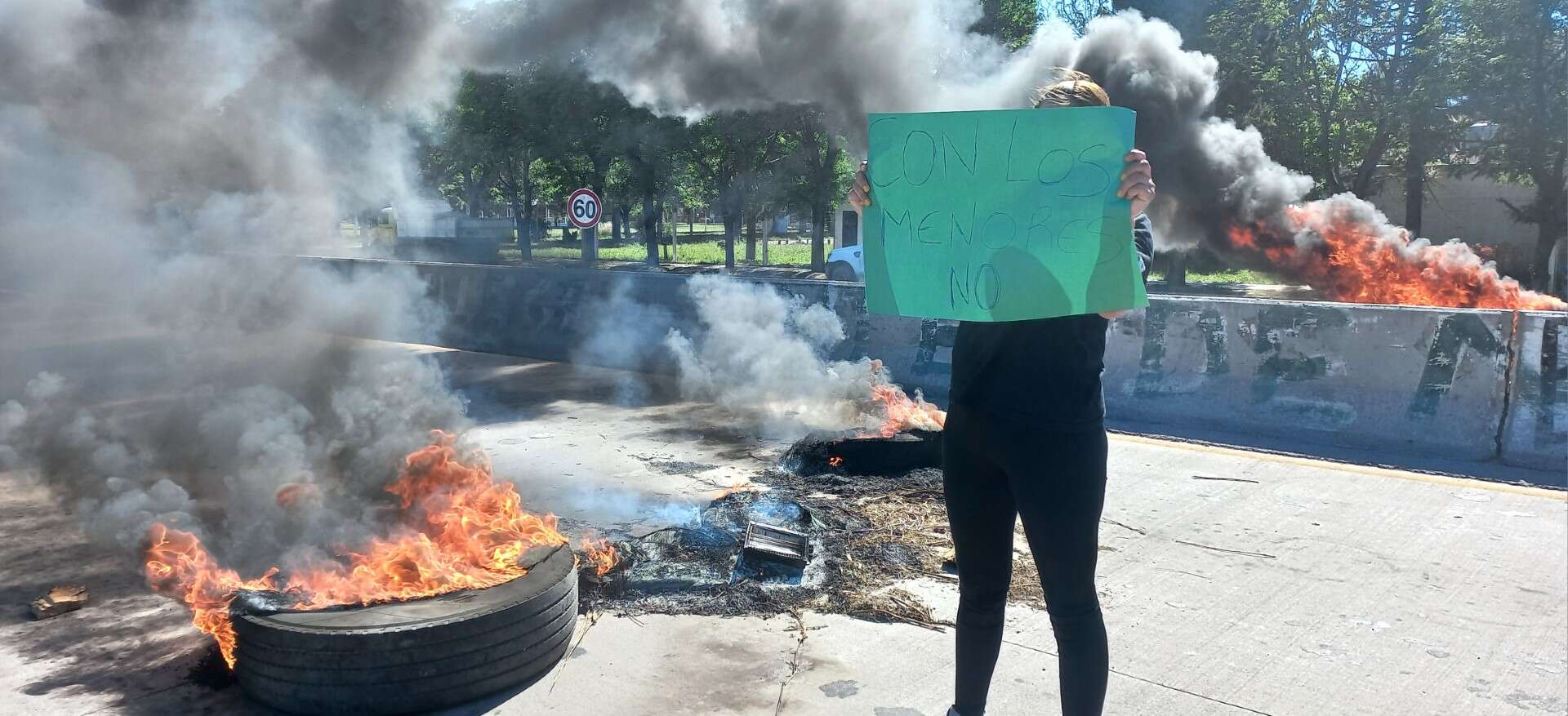Santa Rosa: Familiares de joven baleado cortaron la Av. Circunvalación