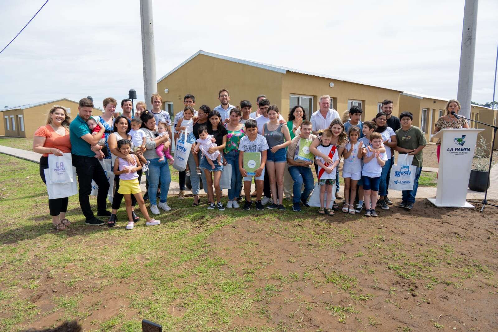 General Campos: Ocho familias recibieron su vivienda del Plan “Mi Casa 1”