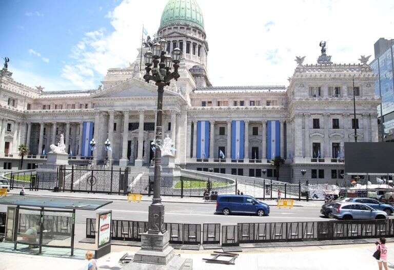 El Gobierno confirmó que al final enviará una sola ley “ómnibus” al Congreso