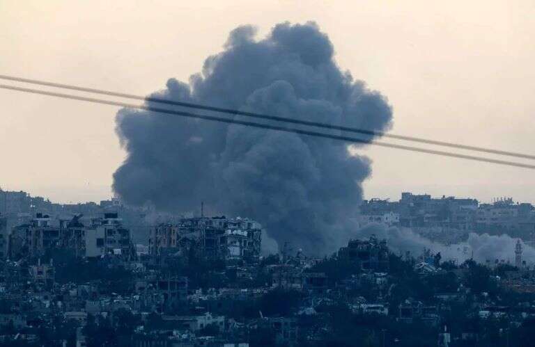 Medio Oriente: Al menos 70 personas murieron en un ataque nocturno aéreo israelí contra el centro de la Franja de Gaza