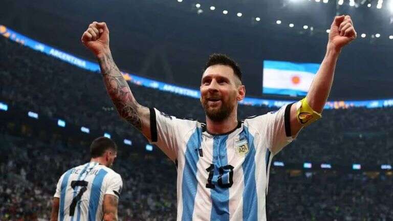 Fútbol: Messi le regaló a Nadal su camiseta de Argentina campeona mundial en Qatar 2022