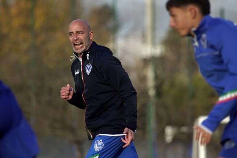 Fútbol: Sorpresa en Vélez, Sebastián Méndez renunció a la dirección técnica