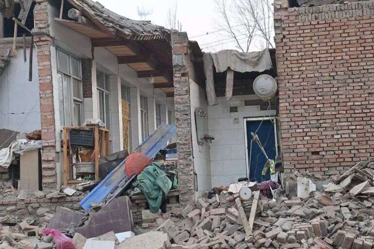 China: Trágico terremoto en el noroeste del país dejó más de 100 muertos