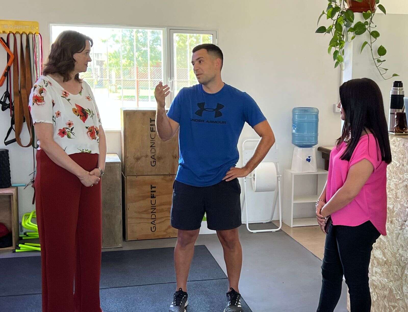 Autoridades de producción visitaron intendentes y emprendimientos del interior provincial