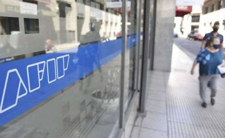 La recaudación impositiva de 2023 cerró muy por debajo de la inflación