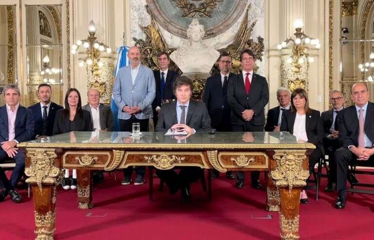 Piden la habilitación de feria al juzgado que concentrará todos los amparos por el DNU de Milei