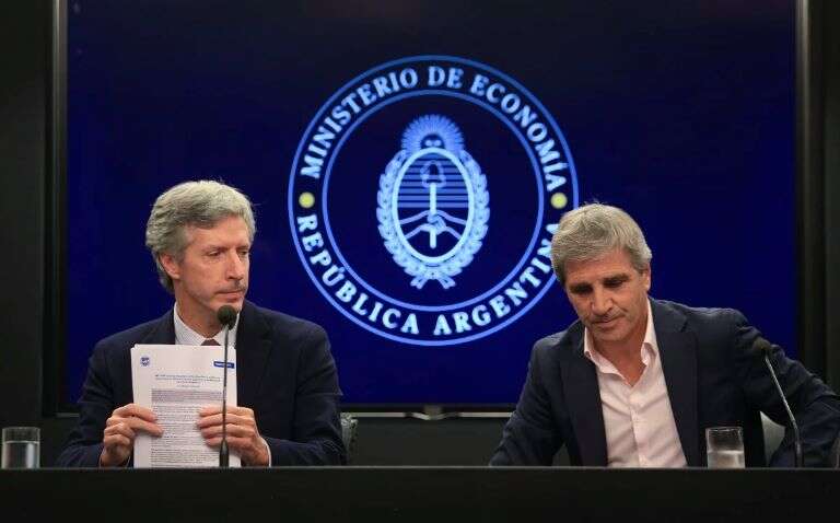 Caputo advirtió que si el Congreso no aprueba la ley ómnibus habrá medidas “más duras”