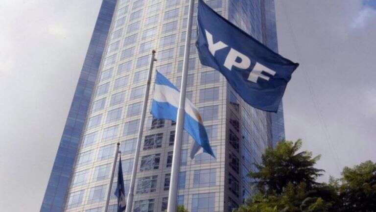 Ley Ã“mnibus: YPF sale de la mira de una privatización y sella un acuerdo histórico con Santa Cruz