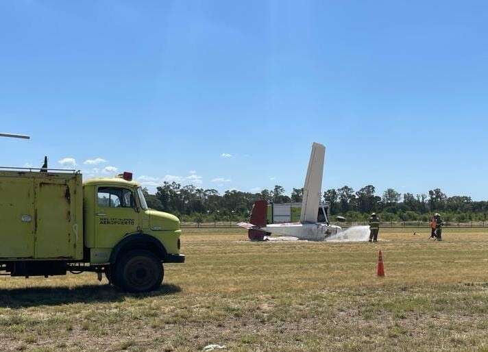 Una avioneta colisionó al aterrizar en el Aeropuerto de Santa Rosa