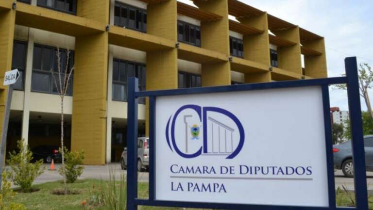 La diputada María Luz Alonso presentó un proyecto para la creación de clubes de ciencias y tecnologías en toda la provincia