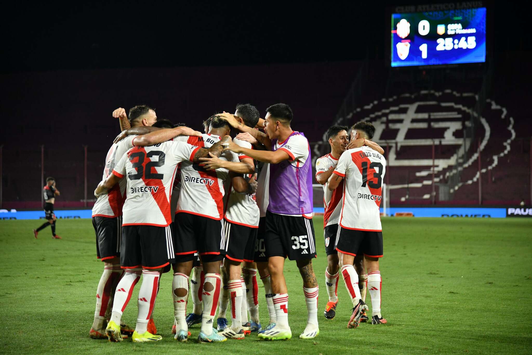 Fútbol: River venció 2 a 0 a Barracas y consiguió su primer triunfo