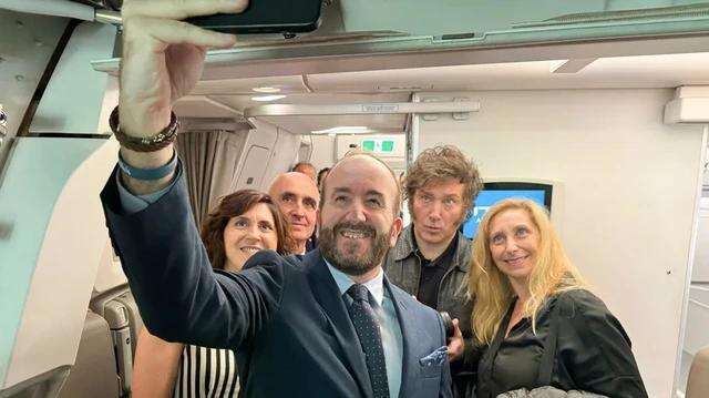 Javier Milei regresó al país tras su primer gira internacional