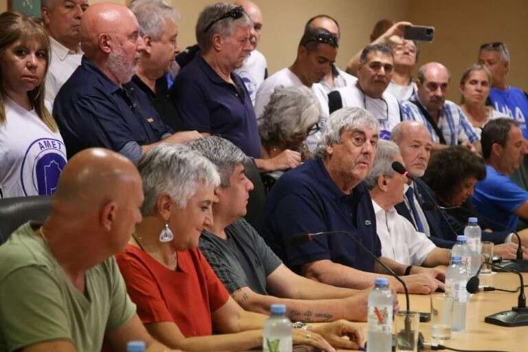 Gremios docentes realizarán un paro nacional el lunes tras la fallida negociación salarial
