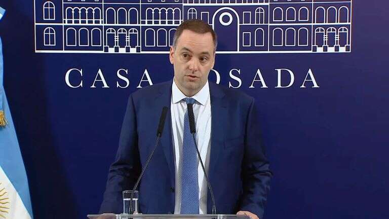 El Gobierno calificó de “aberrante” el paro docente del lunes