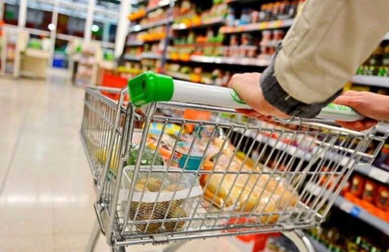 Las ventas en los supermercados en julio se mantuvieron por debajo de las de 2023