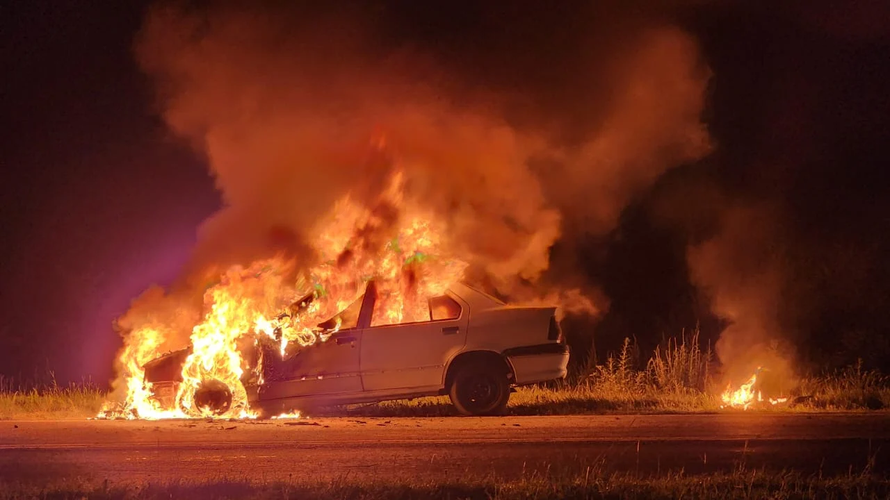 General Pico: Se incendió un auto frente al Parque Apícola