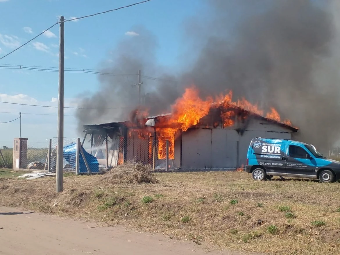 Santa Rosa: Se le incendió la casa prefabricada a días de irse a vivir