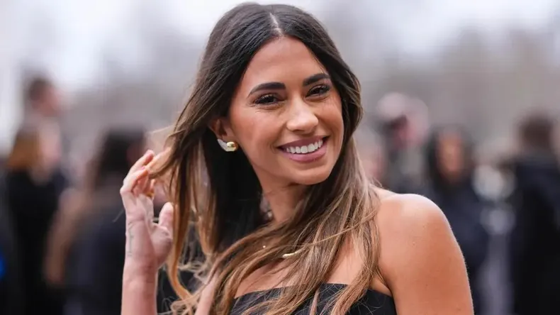 Â¿Cuánto cuesta?: Antonela Roccuzzo mostró su look para ir a la playa: cuánto cuesta