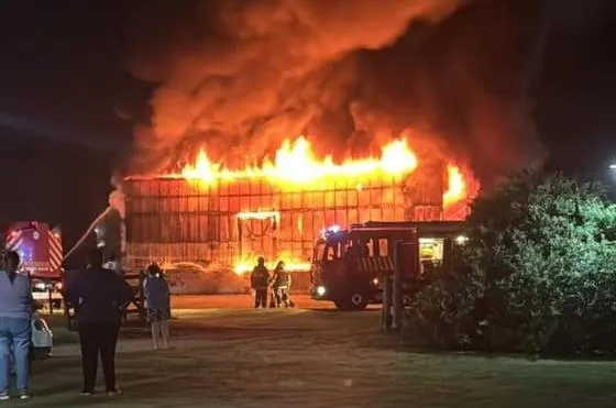 Miguel Riglos: Incendiaron un galpón histórico