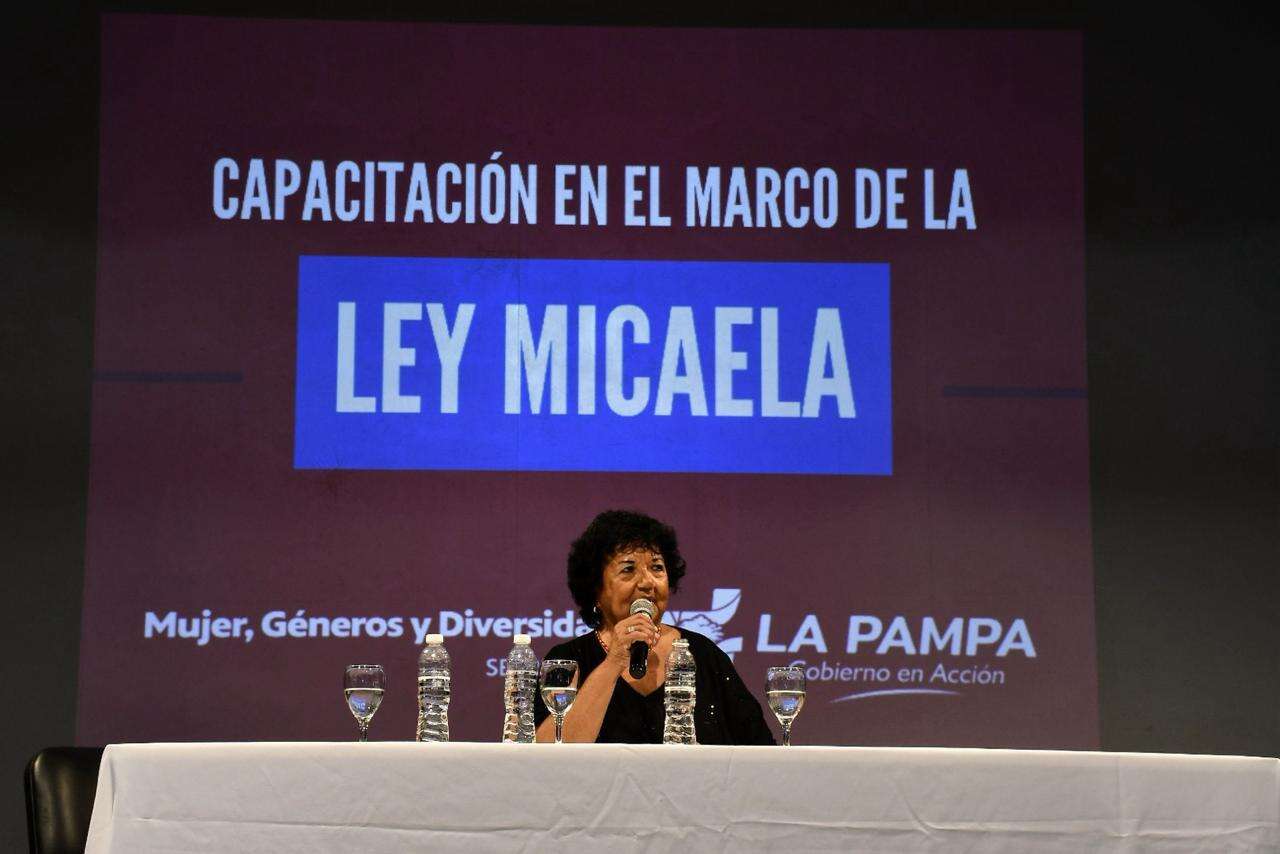 Dora Barrancos brindó una charla sobre feminismo y derechos de las mujeres