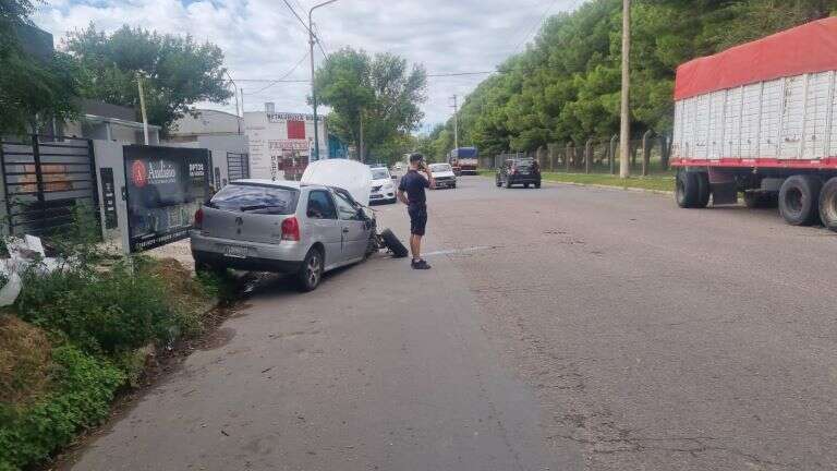 General Pico: Conductor alcoholizado embistió el acoplado de un camión estacionado a media mañana