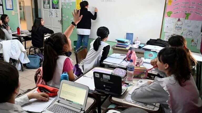 El Gobierno prorrogó un artículo de la ley que garantiza el envío de fondos a las provincias para financiamiento educativo