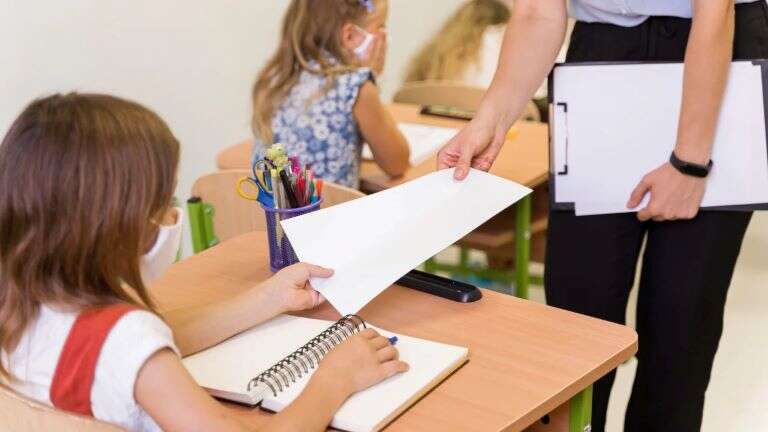 Â¿Cuántos ingresos tiene que tener una familia para percibir vouchers educativos?