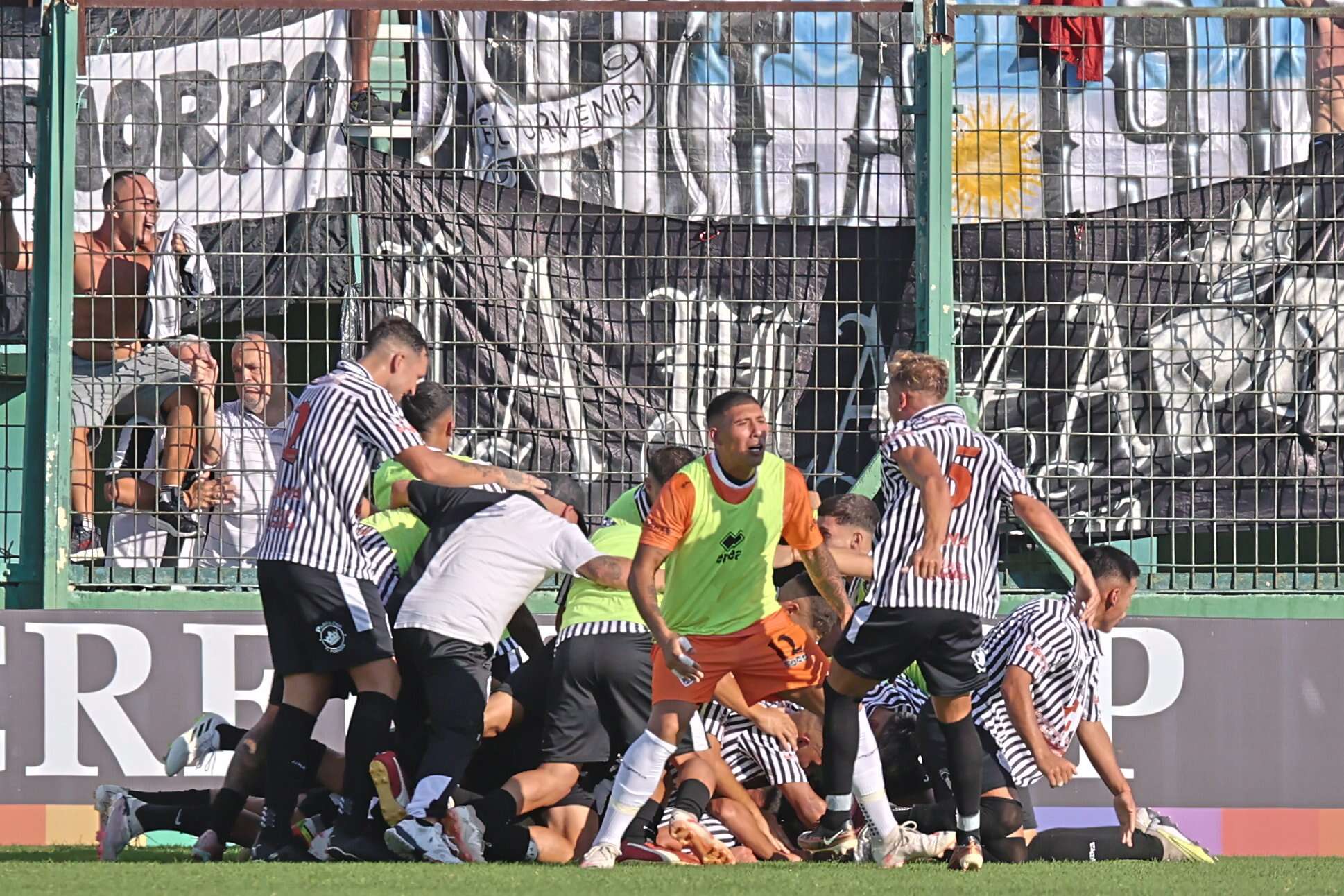 Fútbol: El Porvenir dio el batacazo y eliminó a Lanús de la Copa Argentina